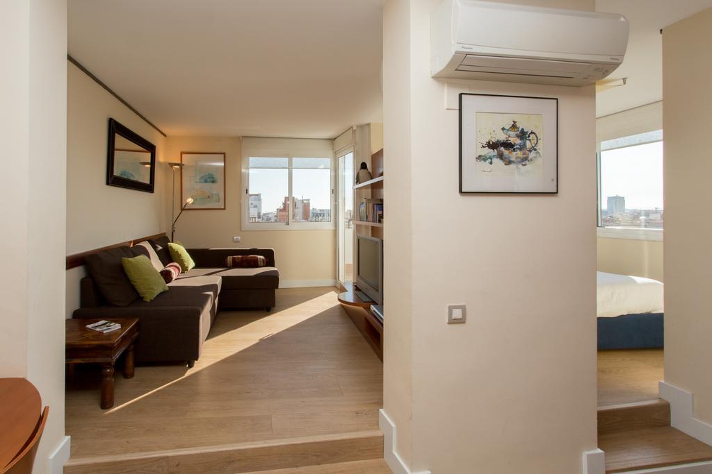 Gaudi Views Apartment Barcelona Exterior photo